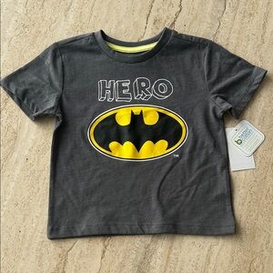 NEW 🆕 Batman Hero Kids T-Shirt - Gray and Yellow size 2T